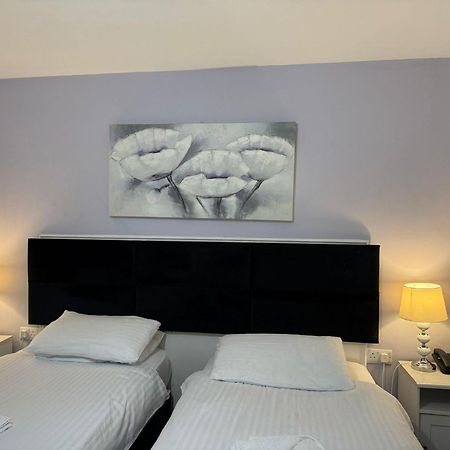 County Hotel Хелънсбърг Екстериор снимка