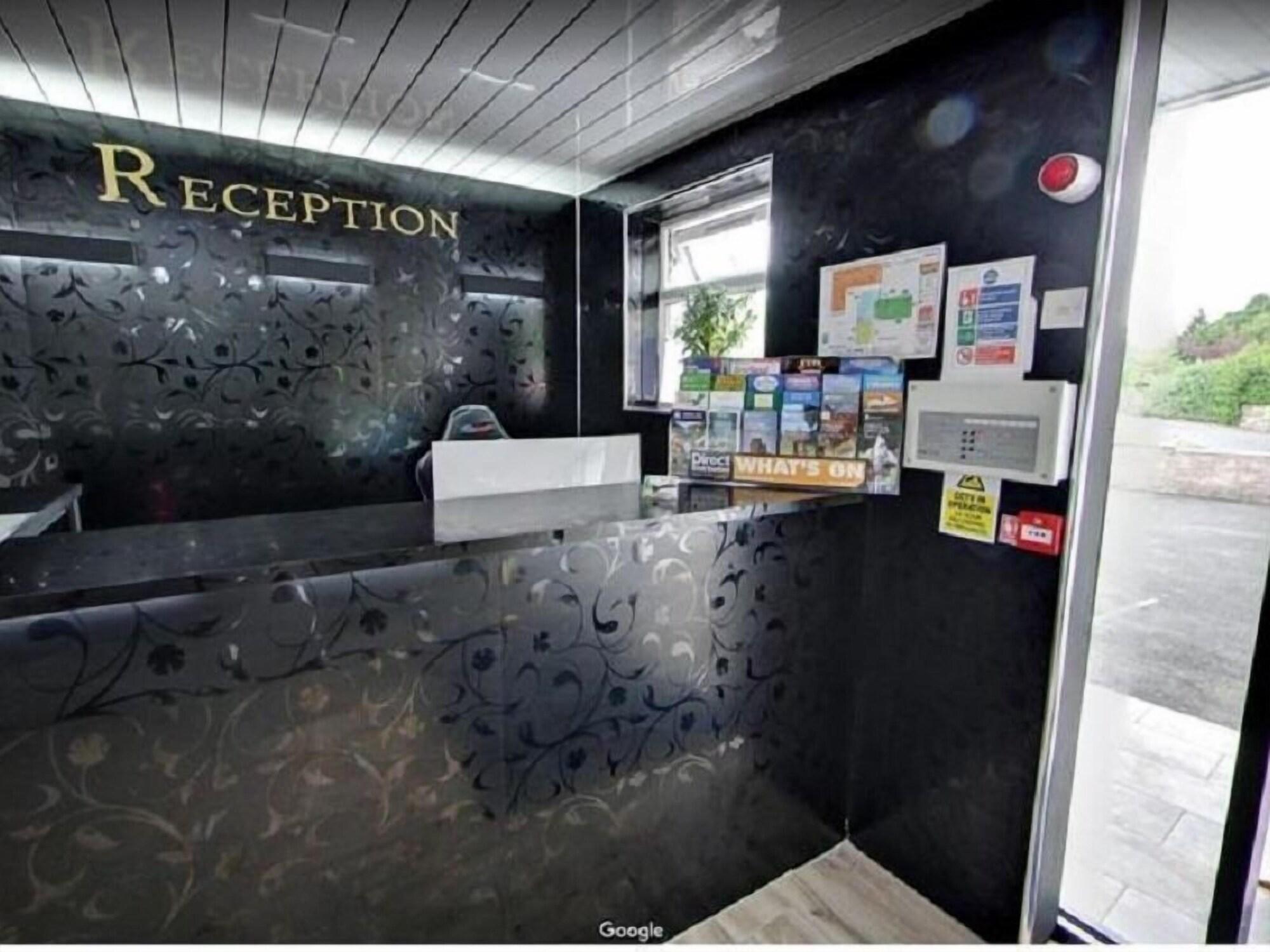 County Hotel Хелънсбърг Екстериор снимка