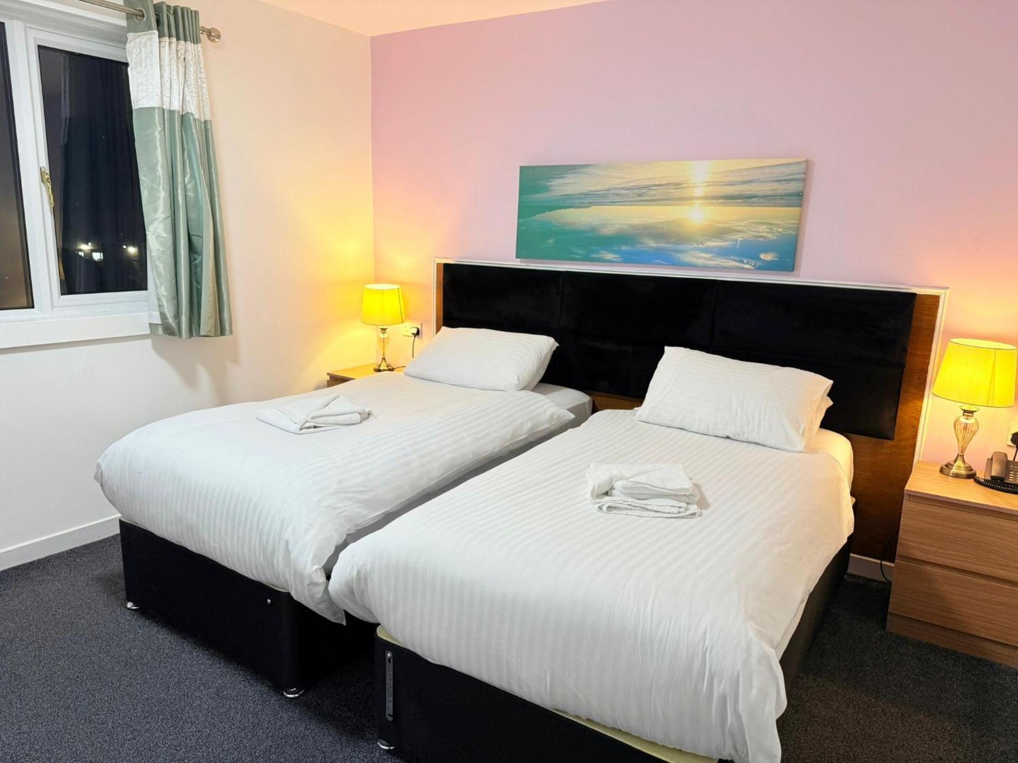 County Hotel Хелънсбърг Екстериор снимка